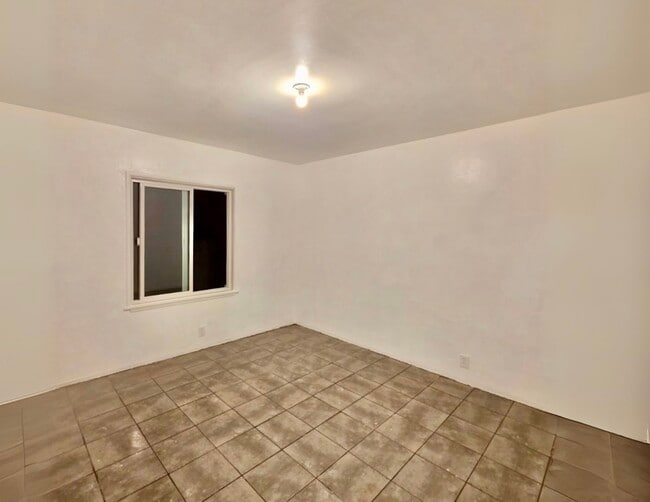 Building Photo - 865 N Glassell St
