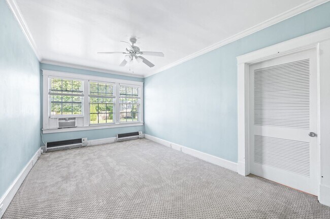 Building Photo - Charming 4BE/3BA Home in Historic Downtown...