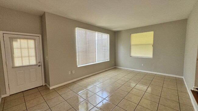 Building Photo - 3 Bed, 2 Bath Family Home Located on the Westside!