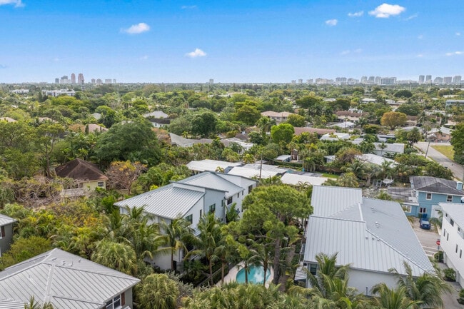 Building Photo - 625 NE 22nd Dr