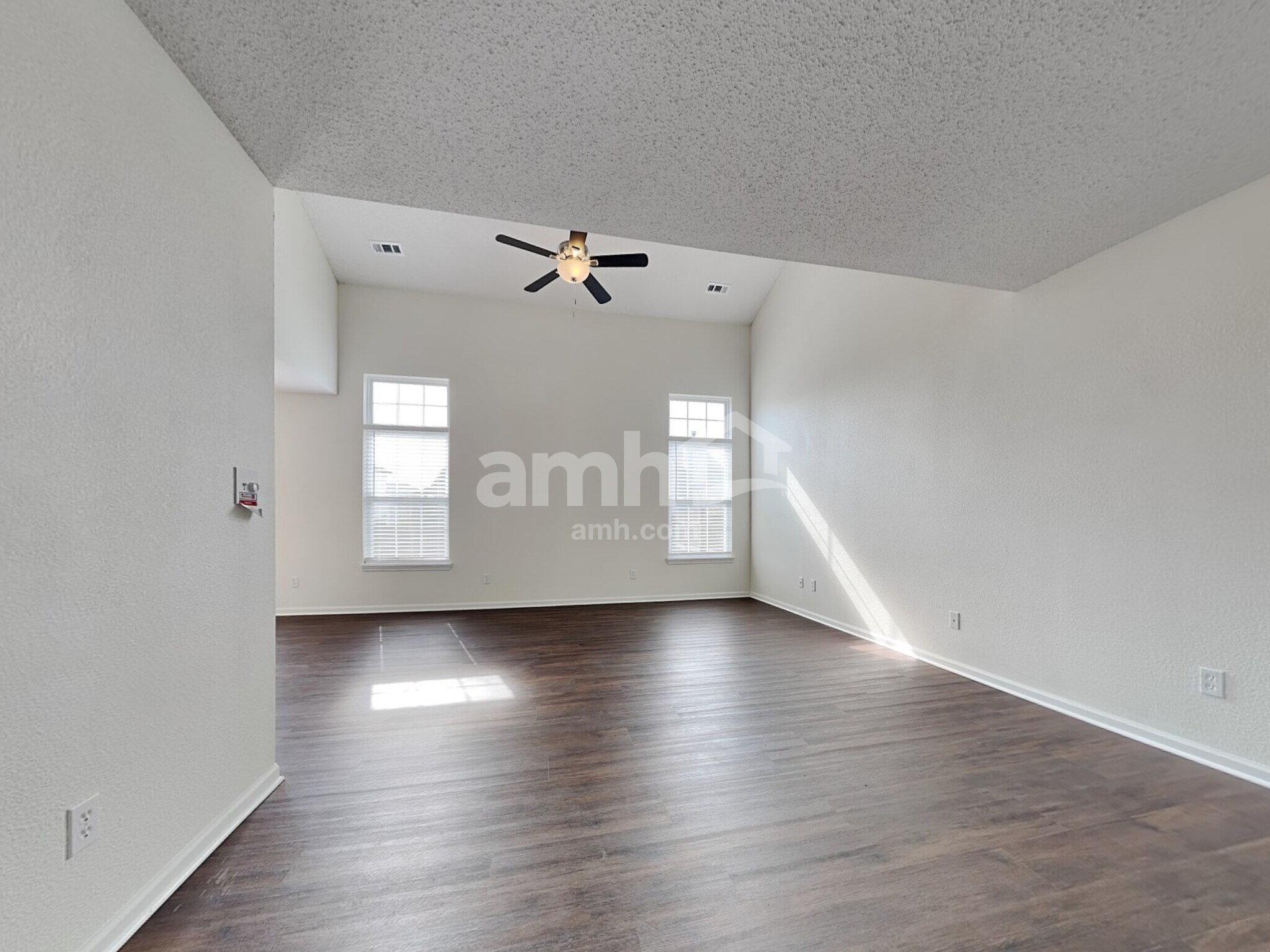 Building Photo - 7140 Kimble Dr