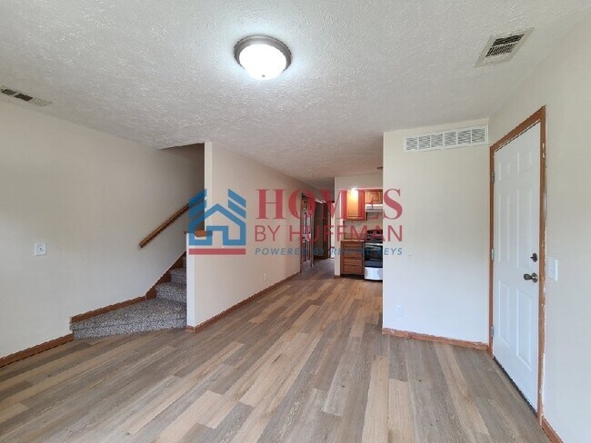 Building Photo - Three Bedroom Townhouse | Two Bath | Chand...