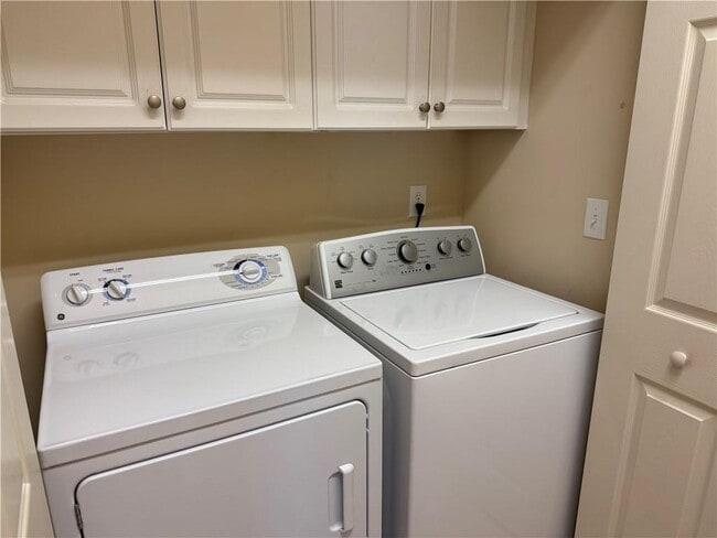 Building Photo - 1201 Grand View Dr