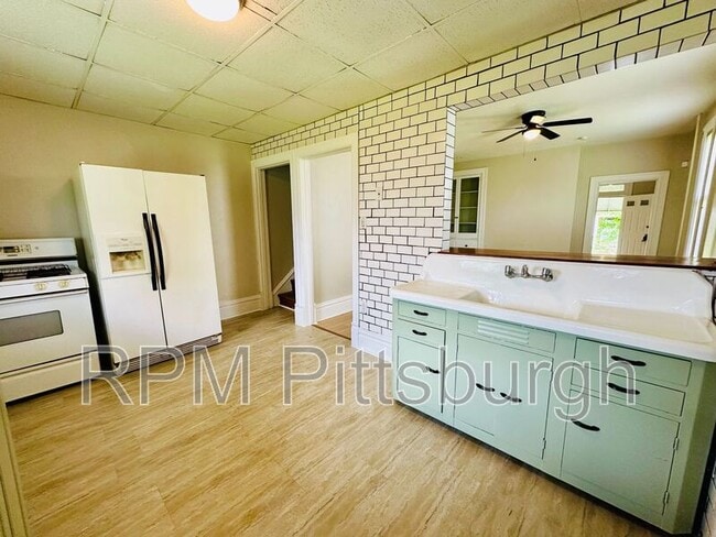 Building Photo - 1115 Karl Ave