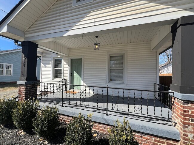 Building Photo - 511 N Church St