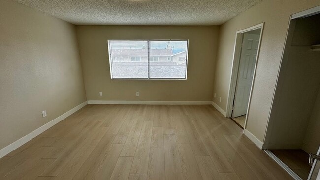 Building Photo - Modern Renovated 3-Bedroom Townhome in Gated Montclair Community | Pet-Friendly | 2-Car Garage | ...