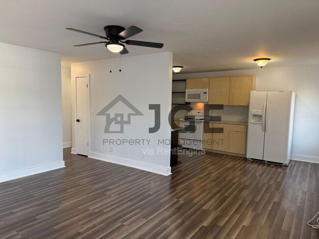 Building Photo - 810 Lake Shore Dr