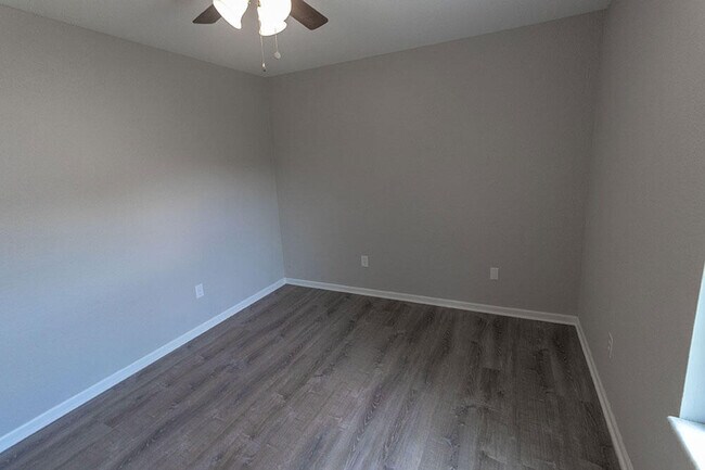 Building Photo - 1330 Godas Cir
