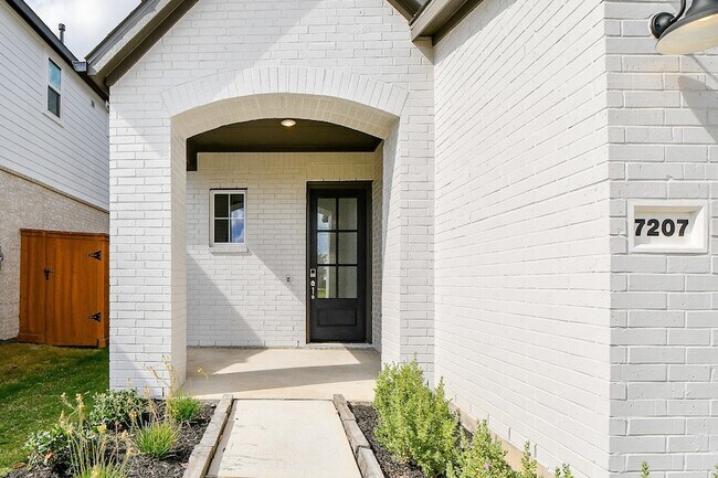 Building Photo - 7207 Prairie Heights Drive