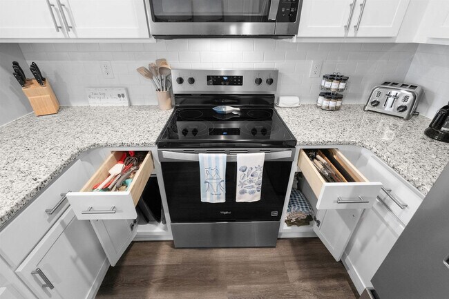 Building Photo - 2031 Lake View Cir