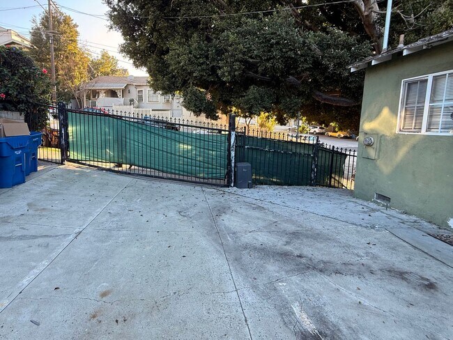 Building Photo - 1200 Laveta Terrace