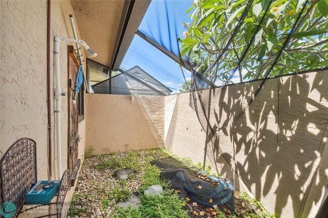 Building Photo - 303 NW 105th Terrace