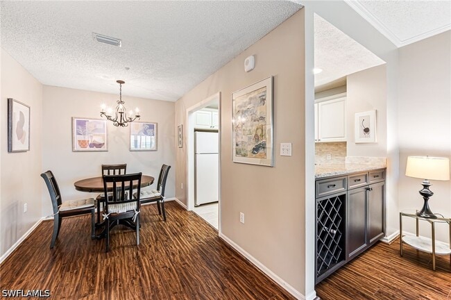 Building Photo - 900 Arbor Lake Dr