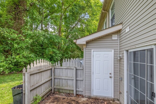 Building Photo - Modern Comfort in the Heart of Chesapeake ...
