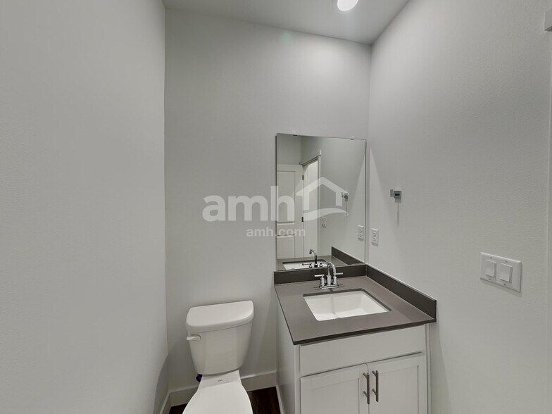 Building Photo - 8536 47th Pl NE