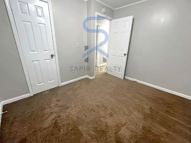 Building Photo - Move in before October 15th and get $100 O...