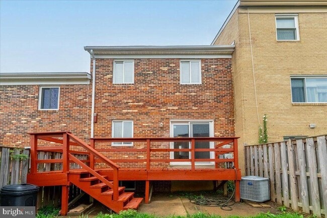 Building Photo - 7415 Rhondda Dr