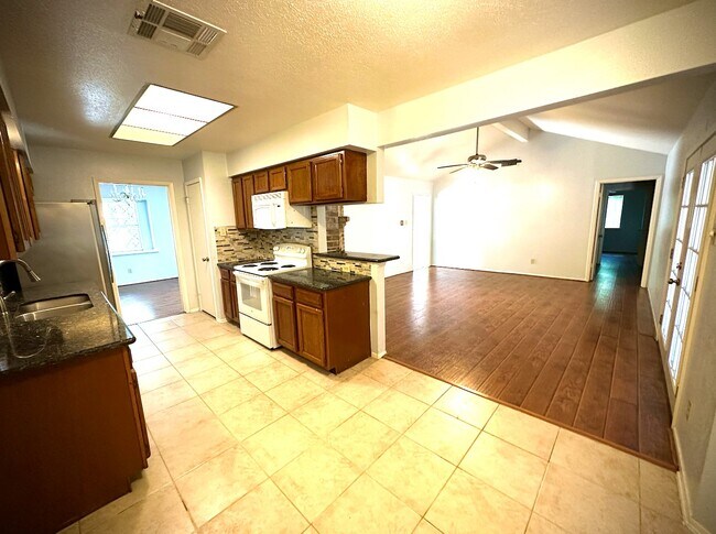 Building Photo - 18 Brookflower Rd