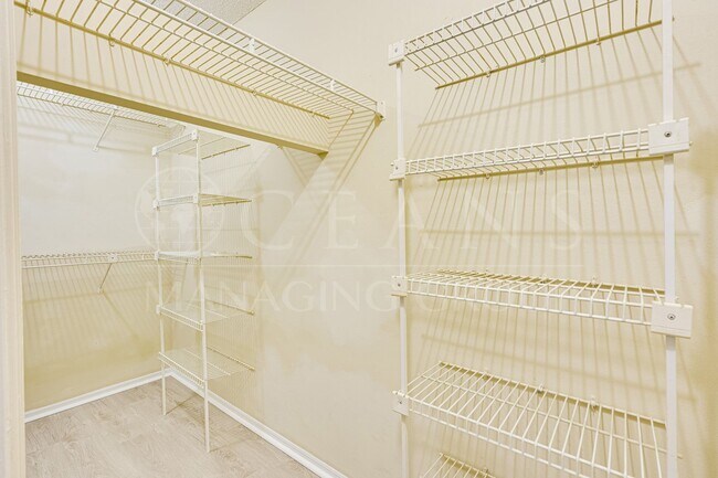 Building Photo - 2 Bedroom Nestled Away in the Heart of Daytona