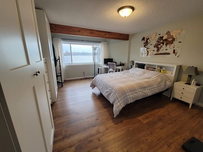 Building Photo - Lake Front Condo in Battle Creek