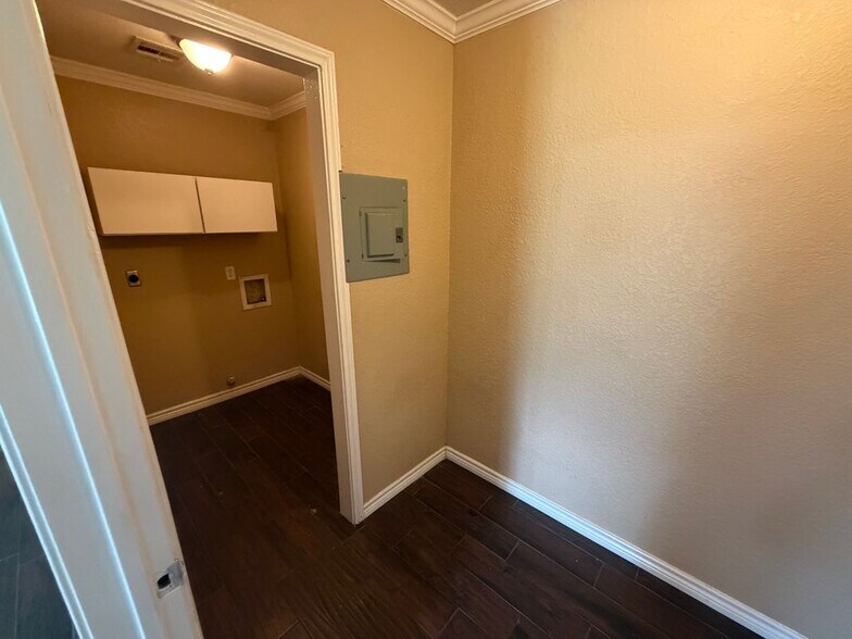 Building Photo - 1103 Boling Brook St