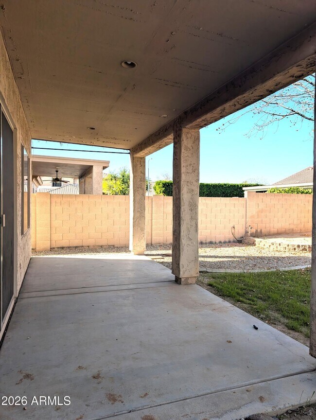 Building Photo - 2224 E Detroit St