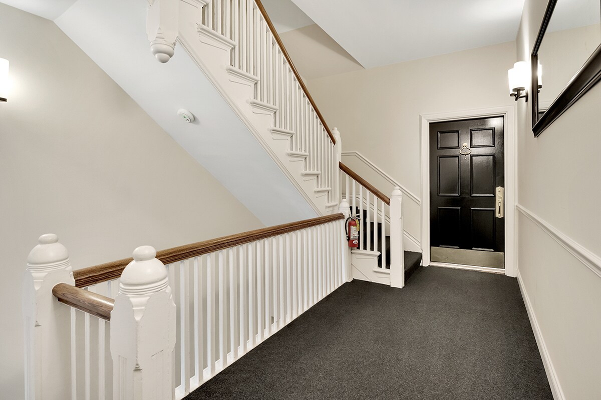 Building Photo - 1228 N Dearborn St