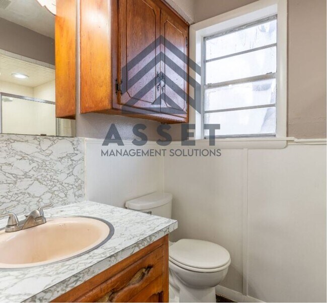 Building Photo - Section 8 approved home!