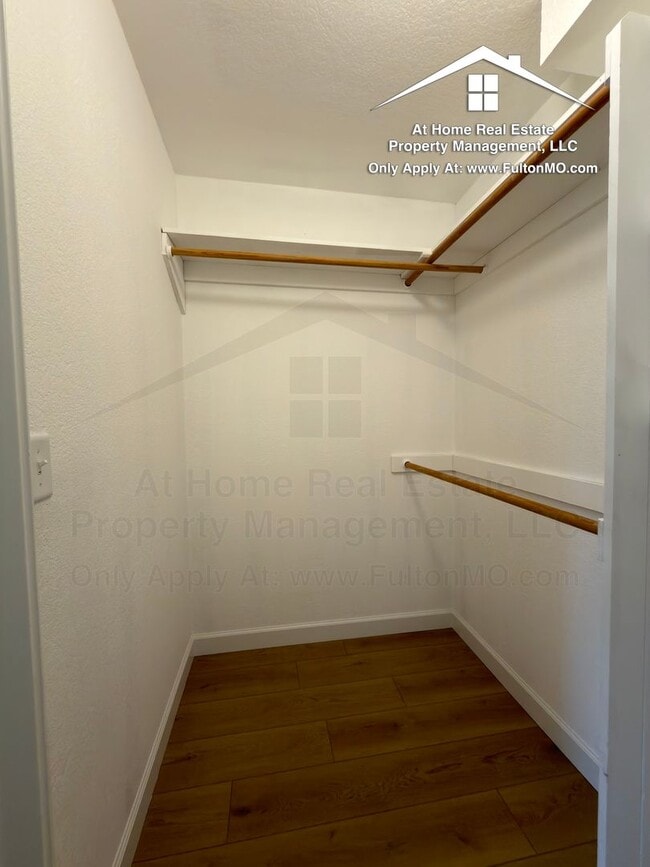 Building Photo - Greystone Court 1011-1013 Duplex