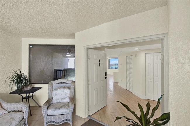 Building Photo - 670 Island Way