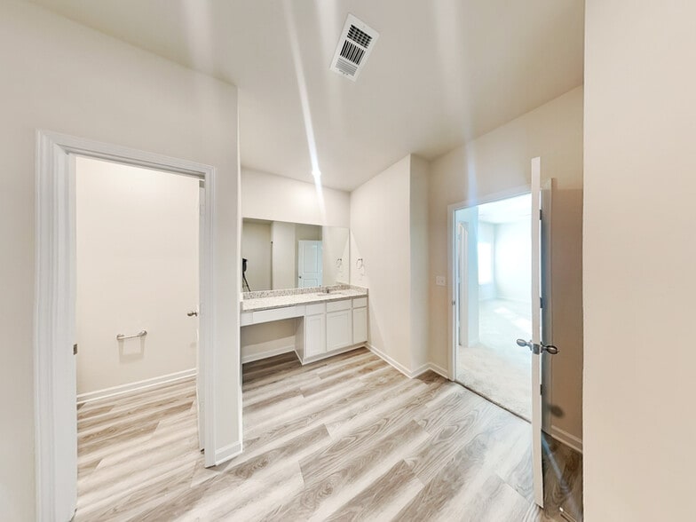 Building Photo - 1150 Amadas Dr