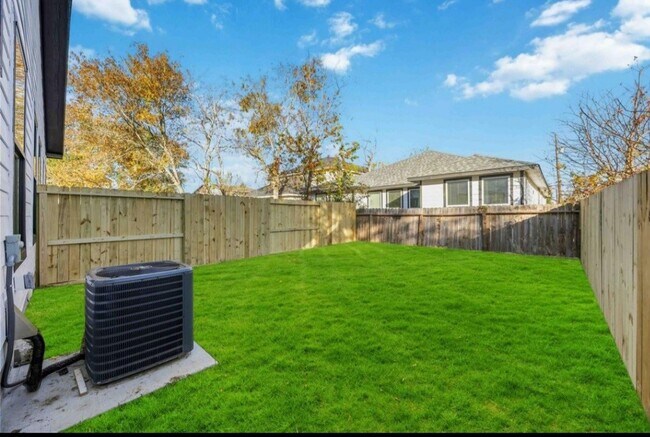 Building Photo - 4429 Aledo St