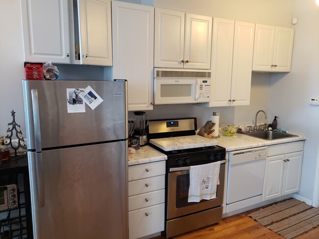 Building Photo - 1870 N Halsted St