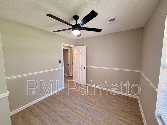 Building Photo - 22 Sweet Thorne Cir