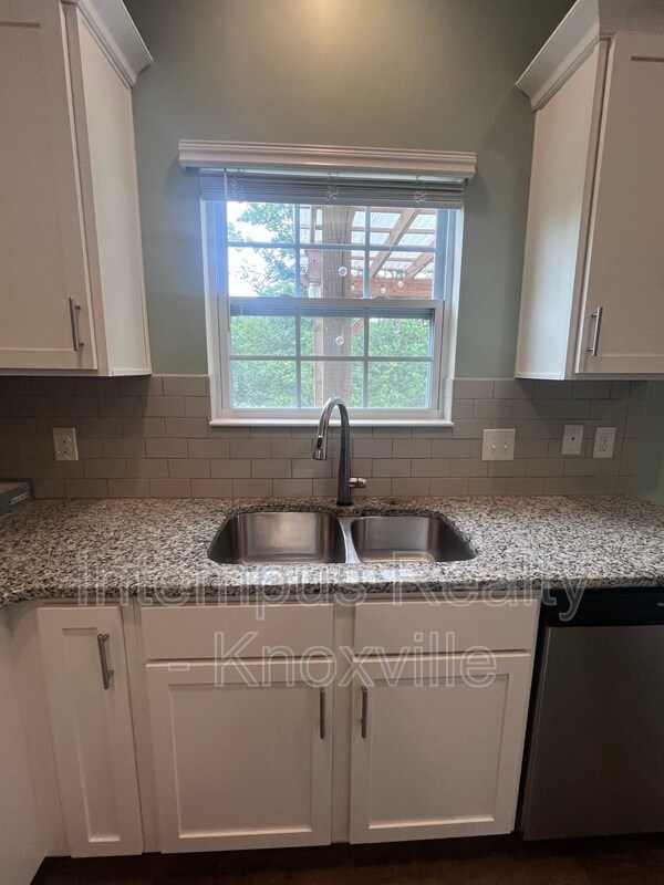 Building Photo - 5469 Calvert Ln