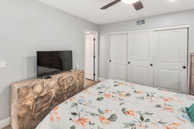 Building Photo - Your Furnished Coastal Escape Awaits!