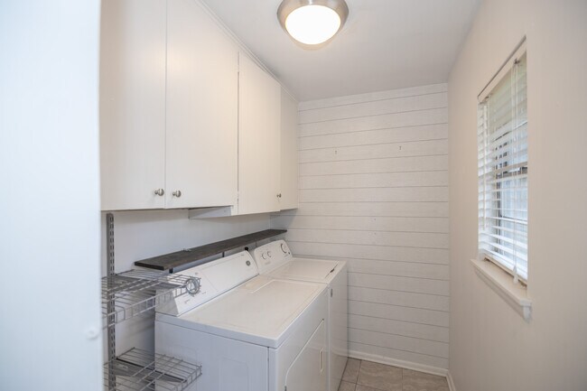 Building Photo - 6304 Ridgecrest Dr