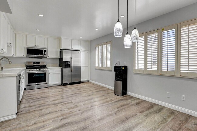 Building Photo - 19355 Sherman Way