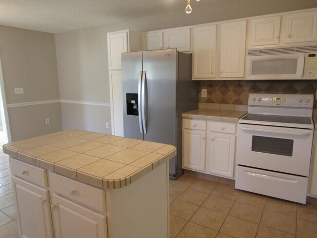 Building Photo - 2208 Seaford Dr