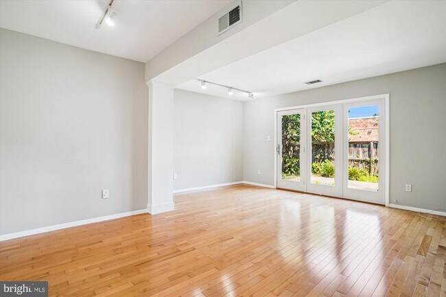 Building Photo - 3125 17th St S