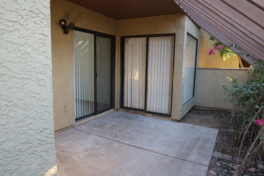 Building Photo - 700 W 14th St