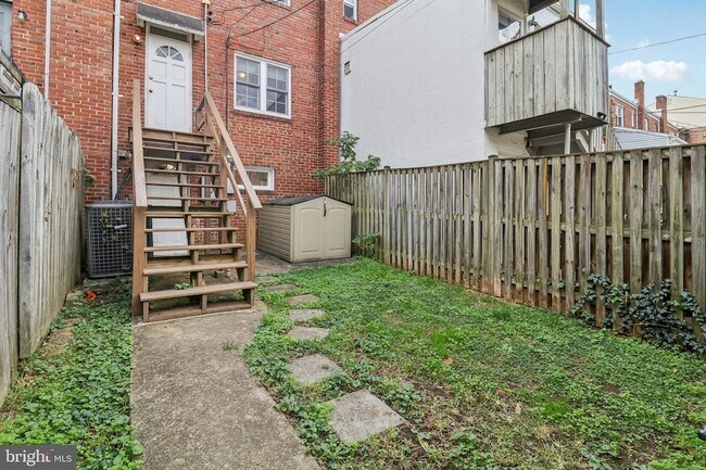 Building Photo - 250 Lynhaven Dr