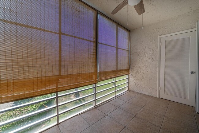 Building Photo - 701 Lori Dr