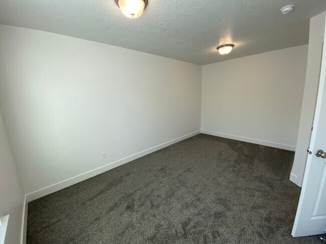 Building Photo - 2035 N 350 E