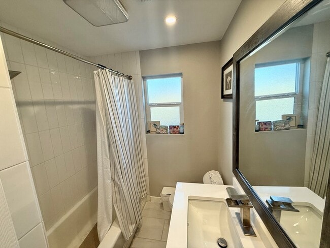 Building Photo - 200 Santa Rita Dr