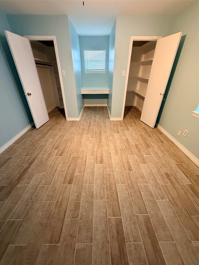 Building Photo - 5107 Avenue Q