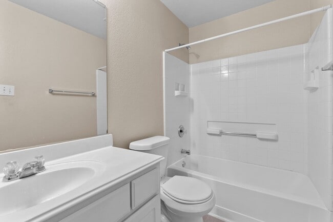 Building Photo - Charming 3-Bedroom Home in Villages of Woo...