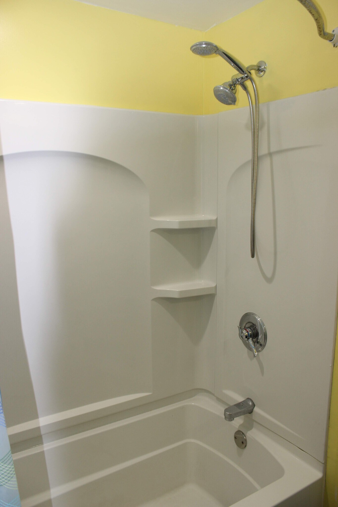 Guest full Bath with Tub - 8 Park Ave