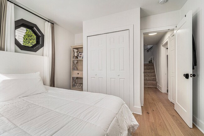 Building Photo - 1007 Mohawk Ave