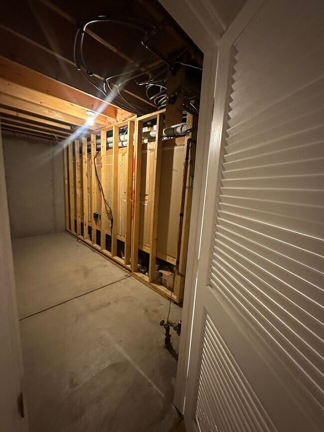 Building Photo - 7640 Lonergan Ct